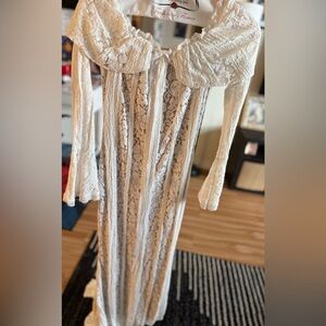 Elegant off white Lace Dress with liner underneath.